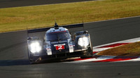 Porsche 919 Hybrid posádky Romain Dumas, Marc Lieb, Neel jani na okruhu Fuji Speedway