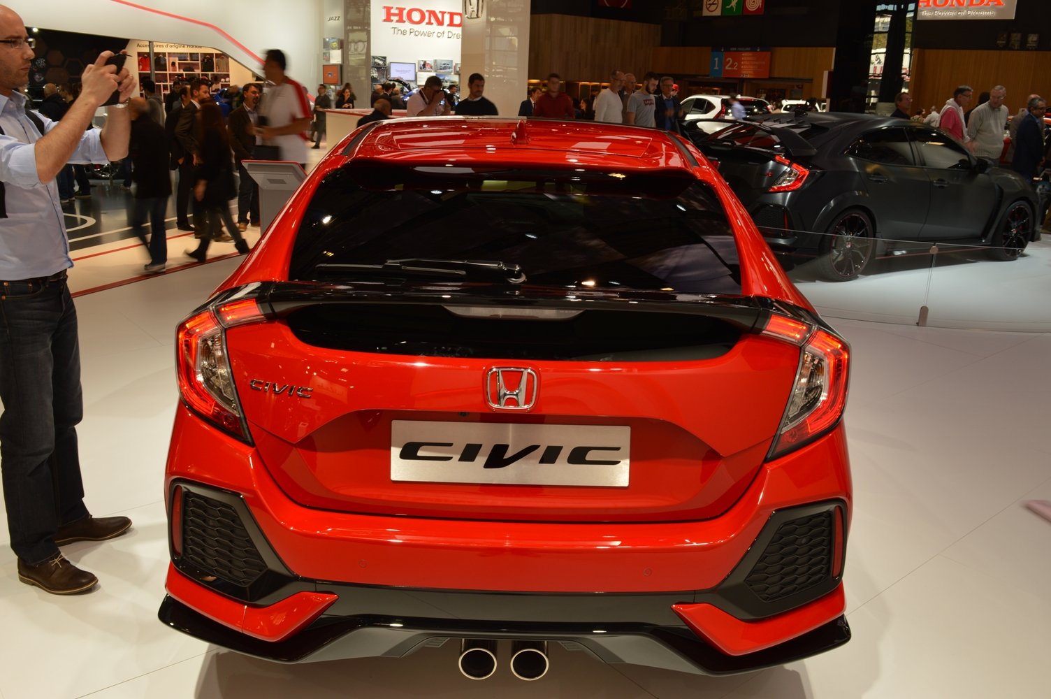 Honda Civic se v desáté generaci vrací ke střídmějšímu stylu.