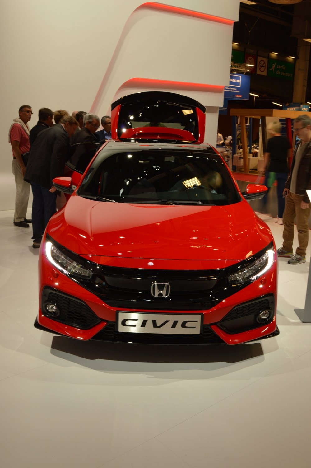 Honda Civic se v desáté generaci vrací ke střídmějšímu stylu.