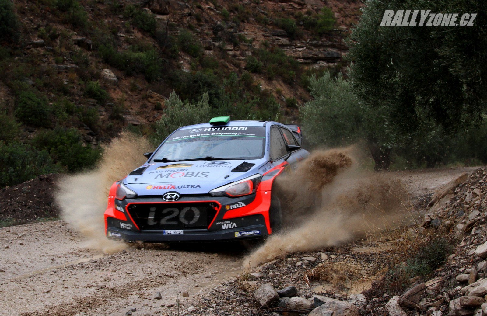 Nová i20 WRC bude vycházet samozřejmě ze stejného sériového auta, ale přesto bude poměrně odlišná od aktuální verze