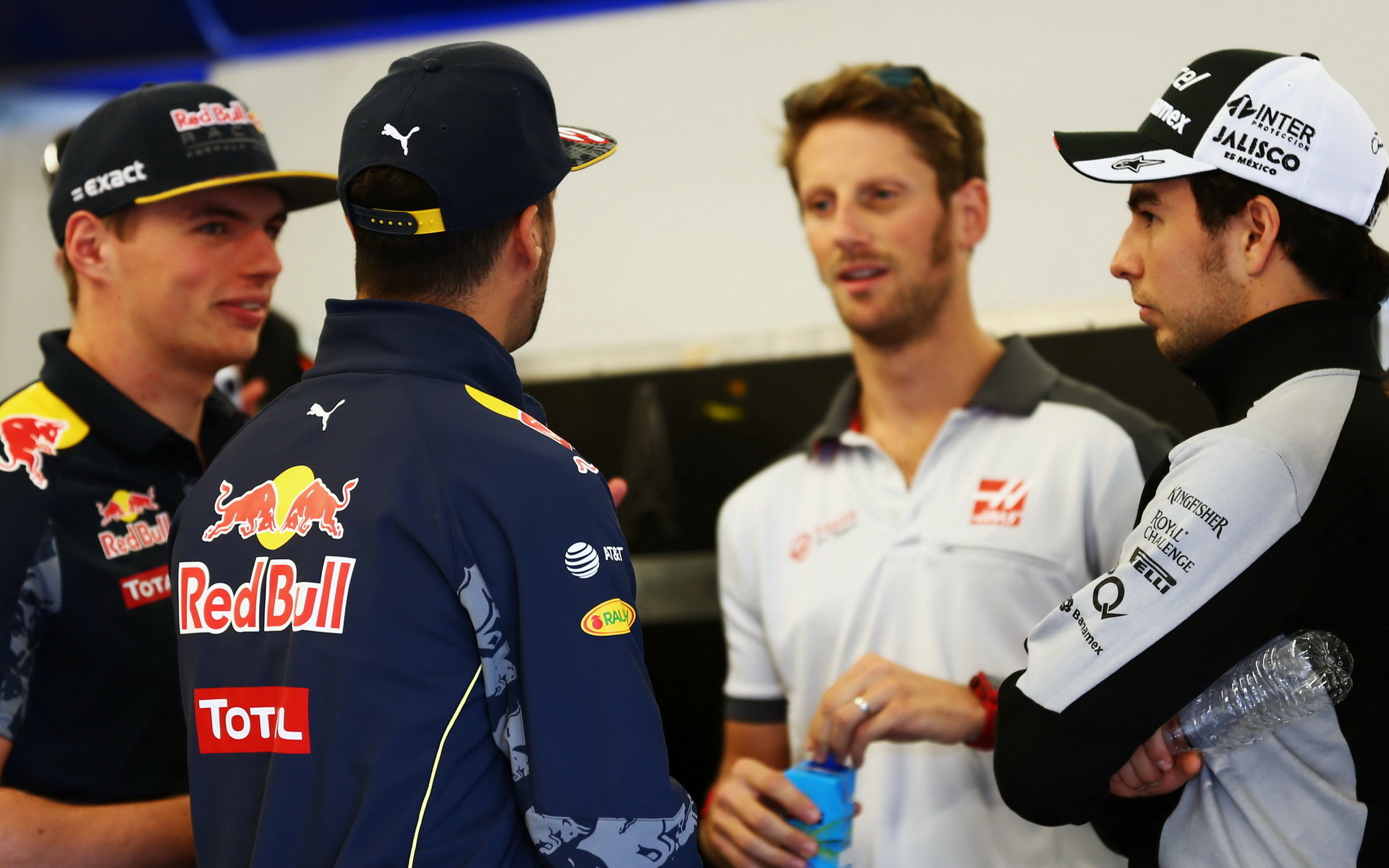 Max Verstappen, Daniel Ricciardo, Romain Grosjean a Sergio Pérez v Austinu