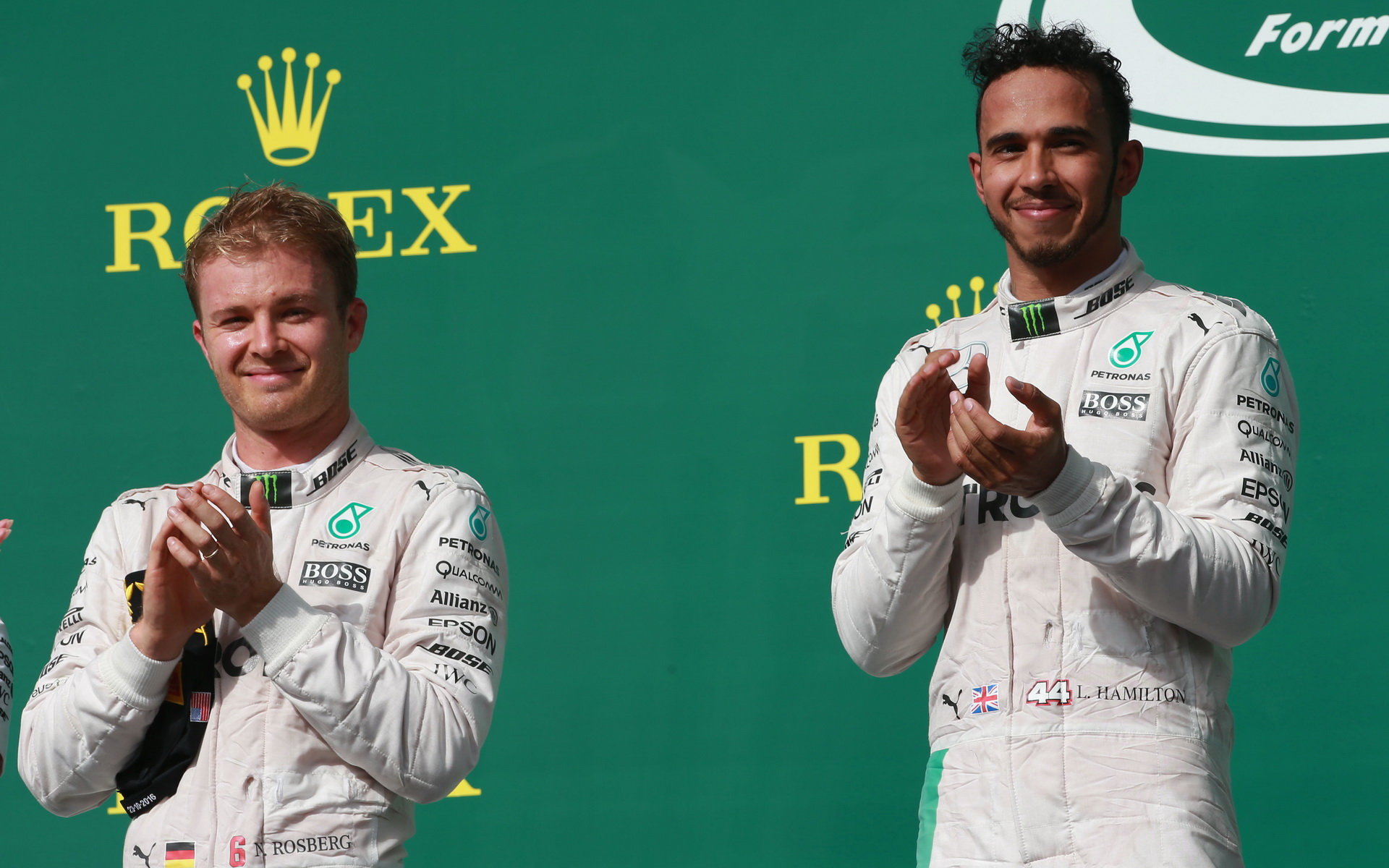 Nico Rosberg a Lewis Hamilton na pódiu po závodě v Austinu