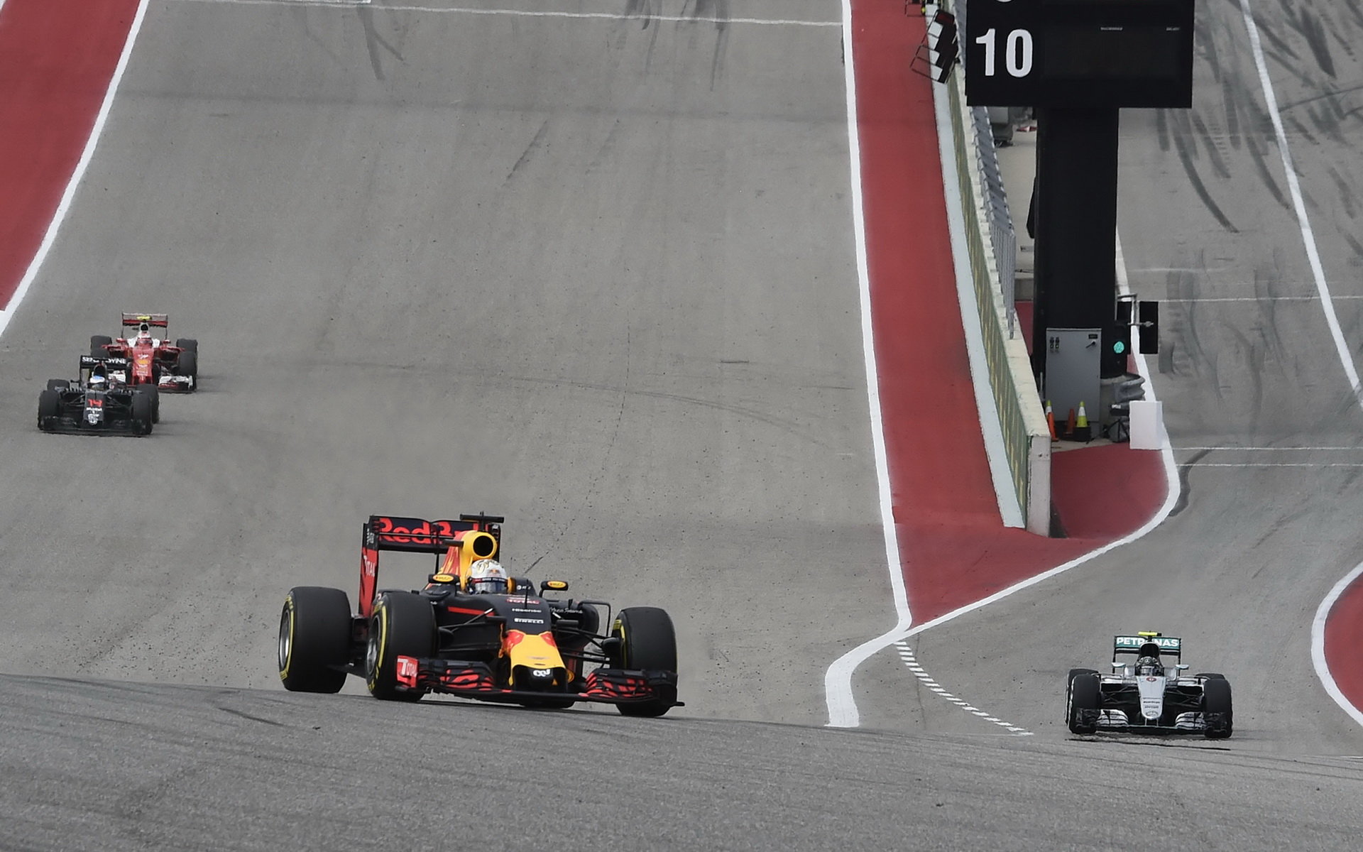Daniel Ricciardo v závodě v Austinu