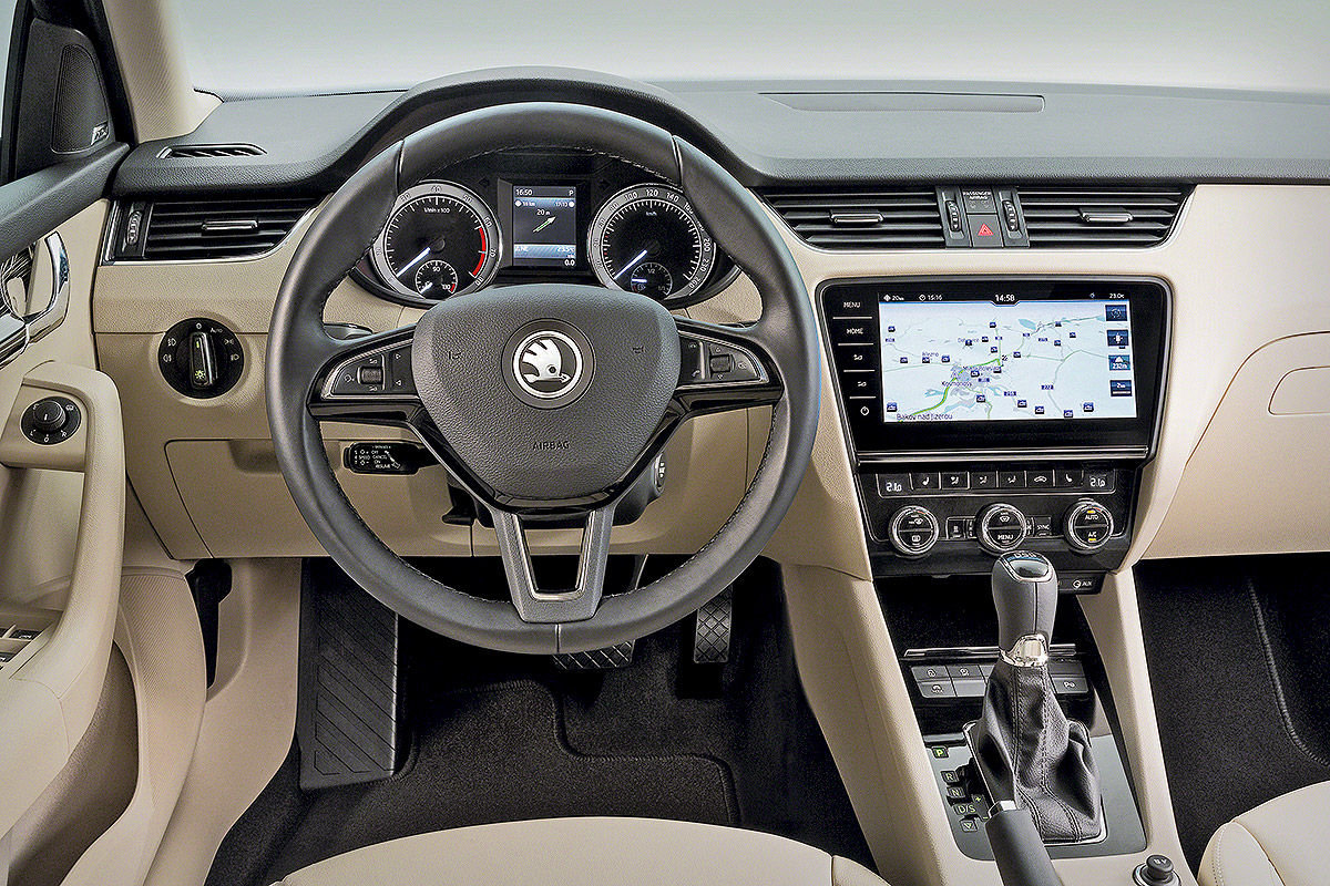 Omlazená Škoda Octavia bude vzdáleně evokovat minulou generace Mercedesu třídy E.