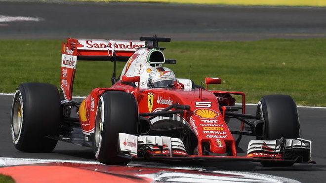 Ve Vettelově případu padla definitiva, penalizace platí
