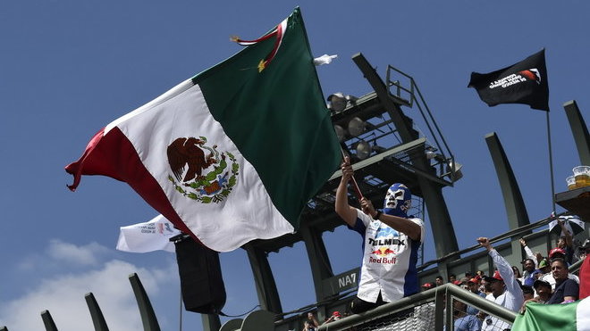 Fanoušci počas závodu v Mexiku