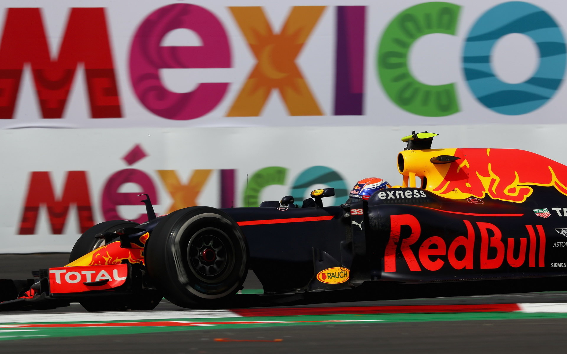 Max Verstappen v Mexiku nebyl povinnen uvolnit pozici
