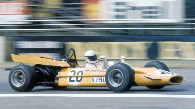 Derek Bell s McLarenem M9A v GP Velké Británie 1969