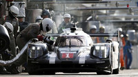 Porsche 919 Hybrid posádky Brendon Hartley, Timo Berhard, Mark Webber