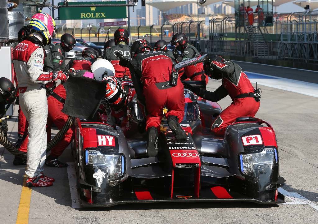 Audi R18 e-tron quattro posádky Adré Lotterer, Marcel Fässler, Benoit Tréluyer