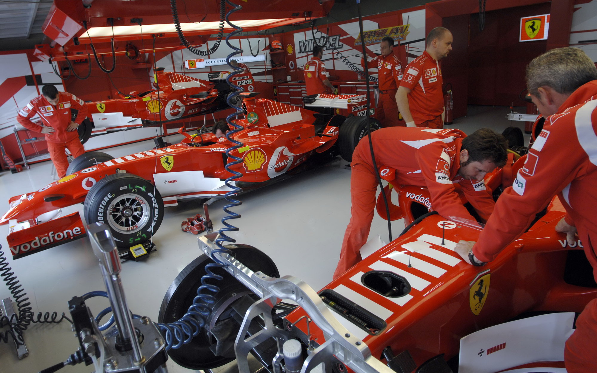 Práce na monopostech Ferrari