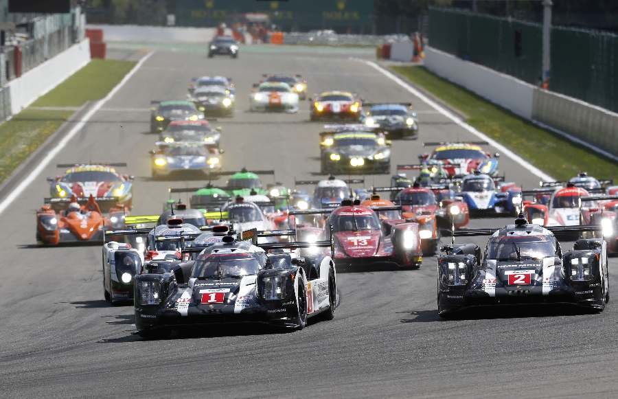 Vozy týmu Porsche po startu ve SPA Francorchamps