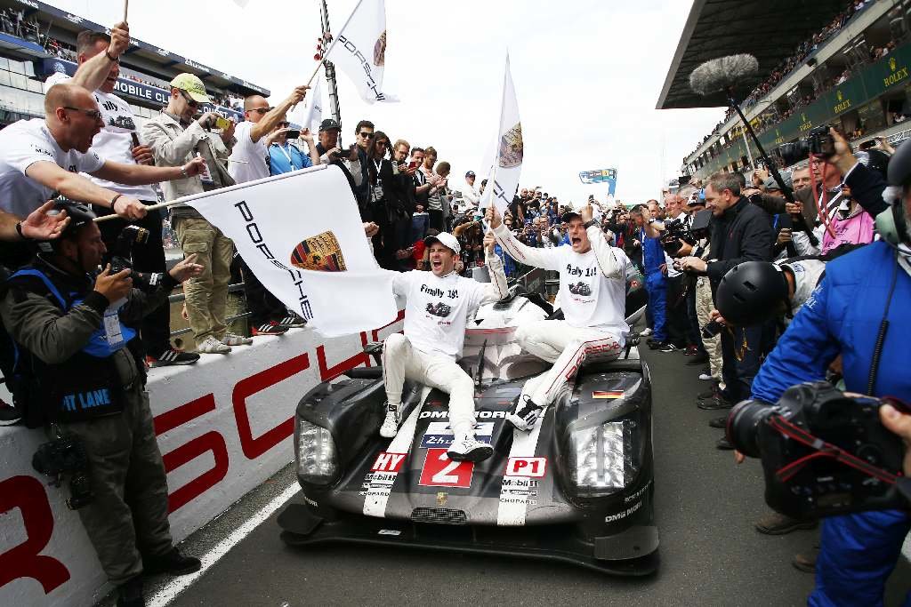 Posádka Porsche 919 Hybrid Marc Lieb, Romain Dumas, Neel Jani slaví titul mistrovský titul