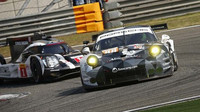 Porsche 911 RSR týmu AbuDhabi Proton Racing s posádkou Khaled Al Qubaisi, Patrick Long, David Heinemeier Hansson