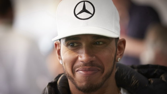 Tají nám něco Lewis Hamilton? Slibuje, že jednou se vše dozvíme