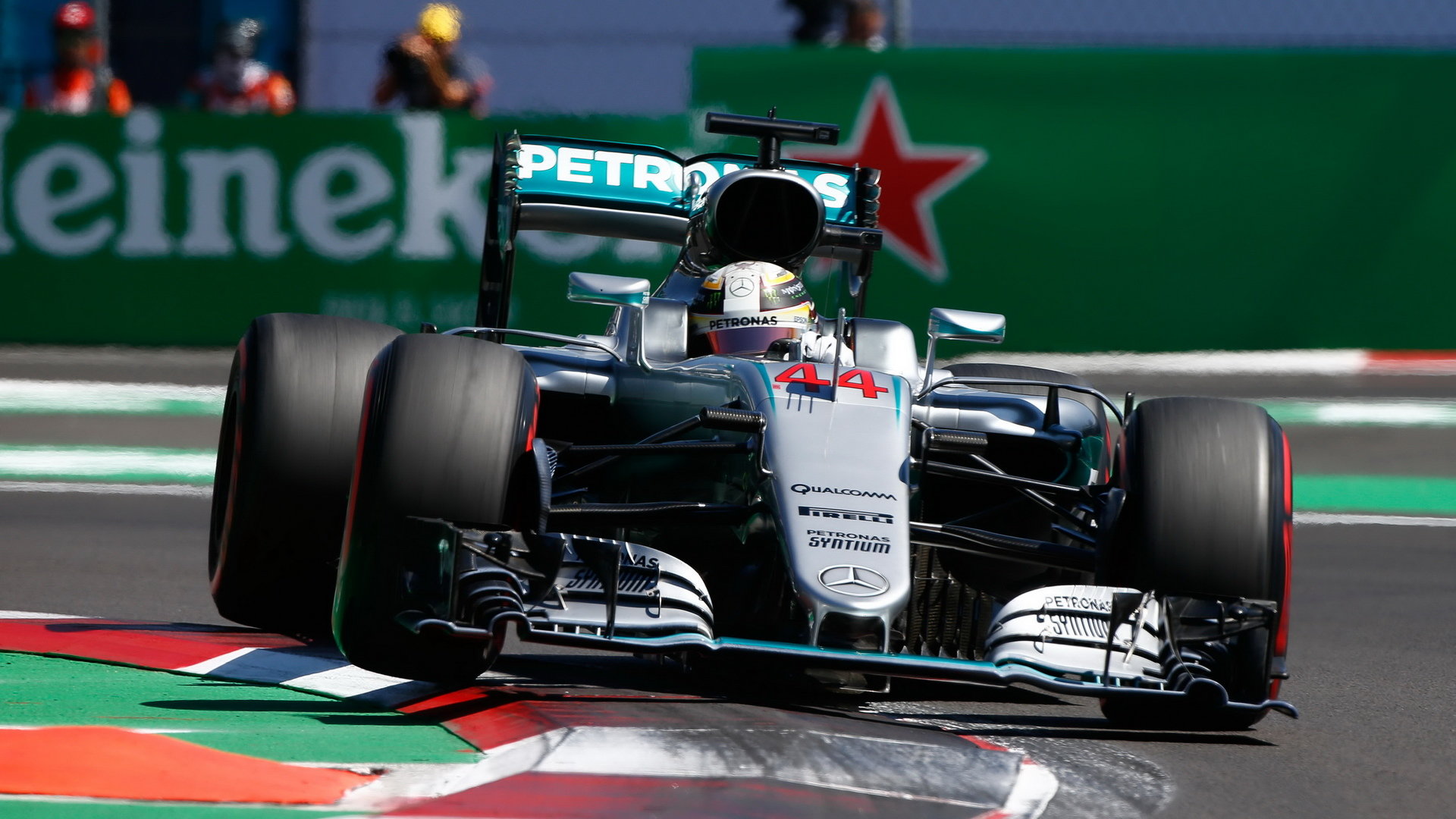 Lewis Hamilton předvedl nejrychlejší kolo 1. tréninku