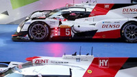 Vůz Toyota TS050 Hybrid posádky, Kazuki Nakajima, Anthony Davidson, Sébastien Buemi