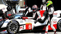 Vůz Toyota TS050 Hybrid posádky Kamui Kobayashi, Stéphane Sarrazin, Mike Conway