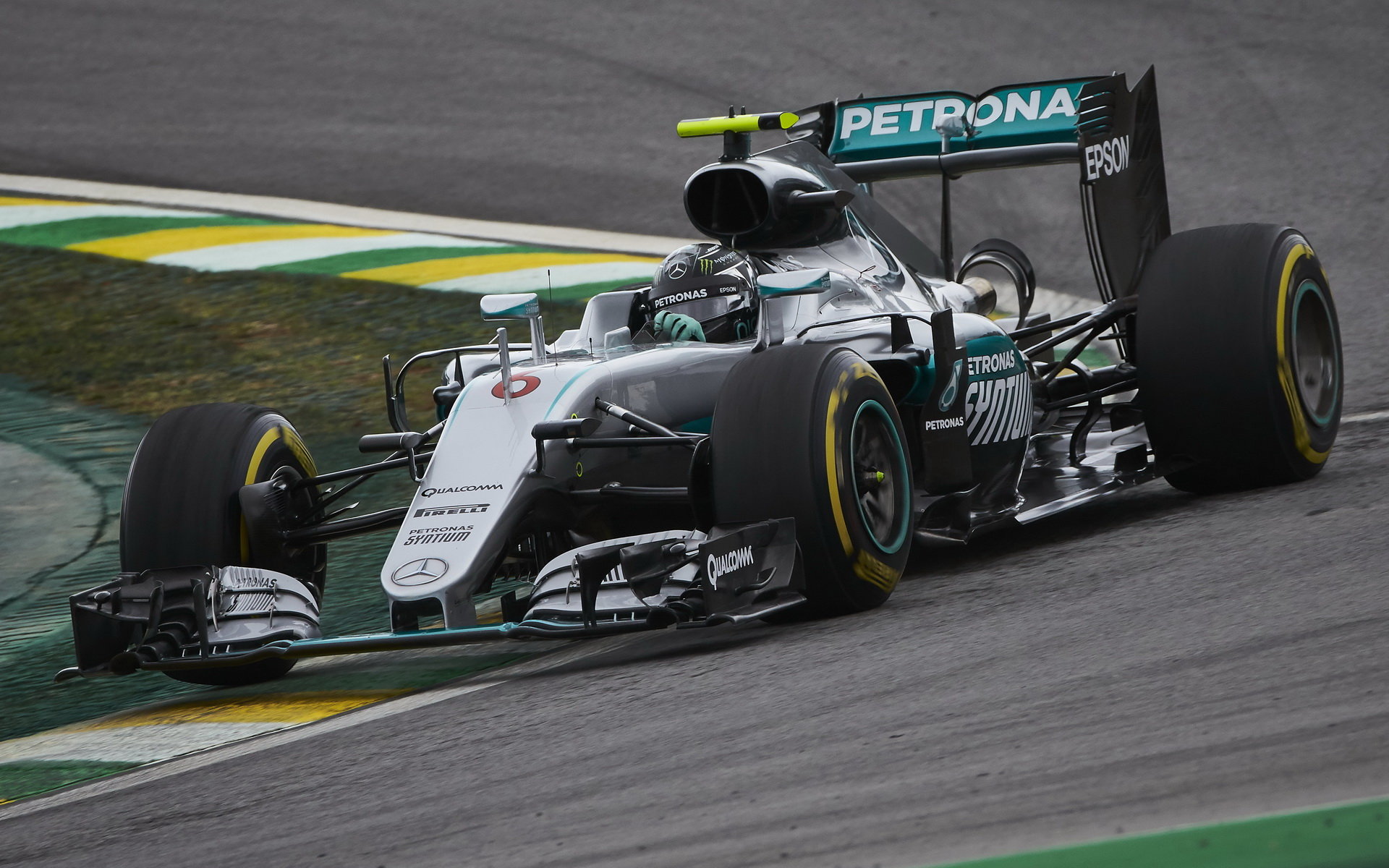 Nico Rosberg má k titulu blíž a hovoří pro něj i větší spolehlivost