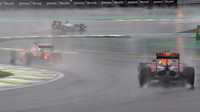 Max Verstappen počas deštivého závodu v Brazílii