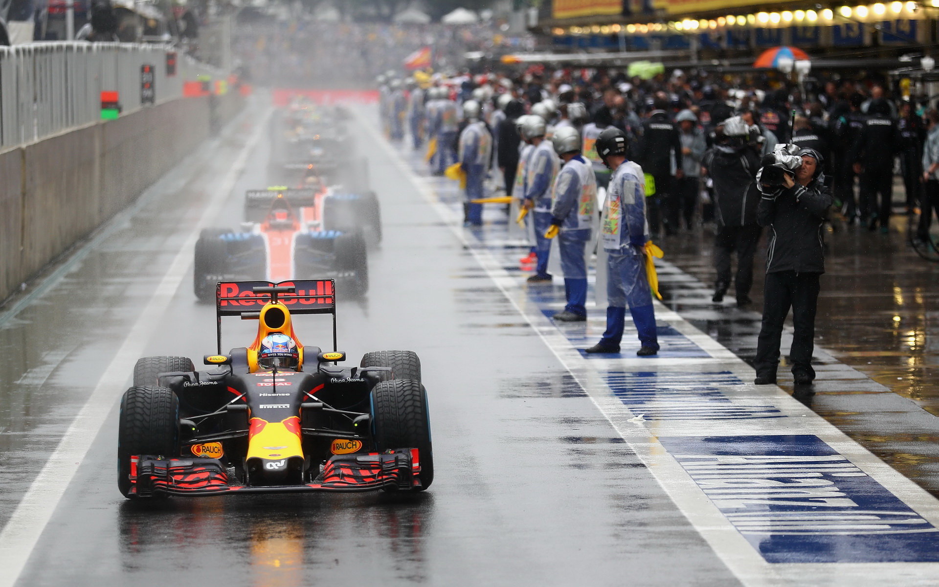 Deštivou GP Brazílie Coulthard dává jako příklad