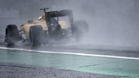 Kevin Magnussen počas deštivého závodu v Brazílii