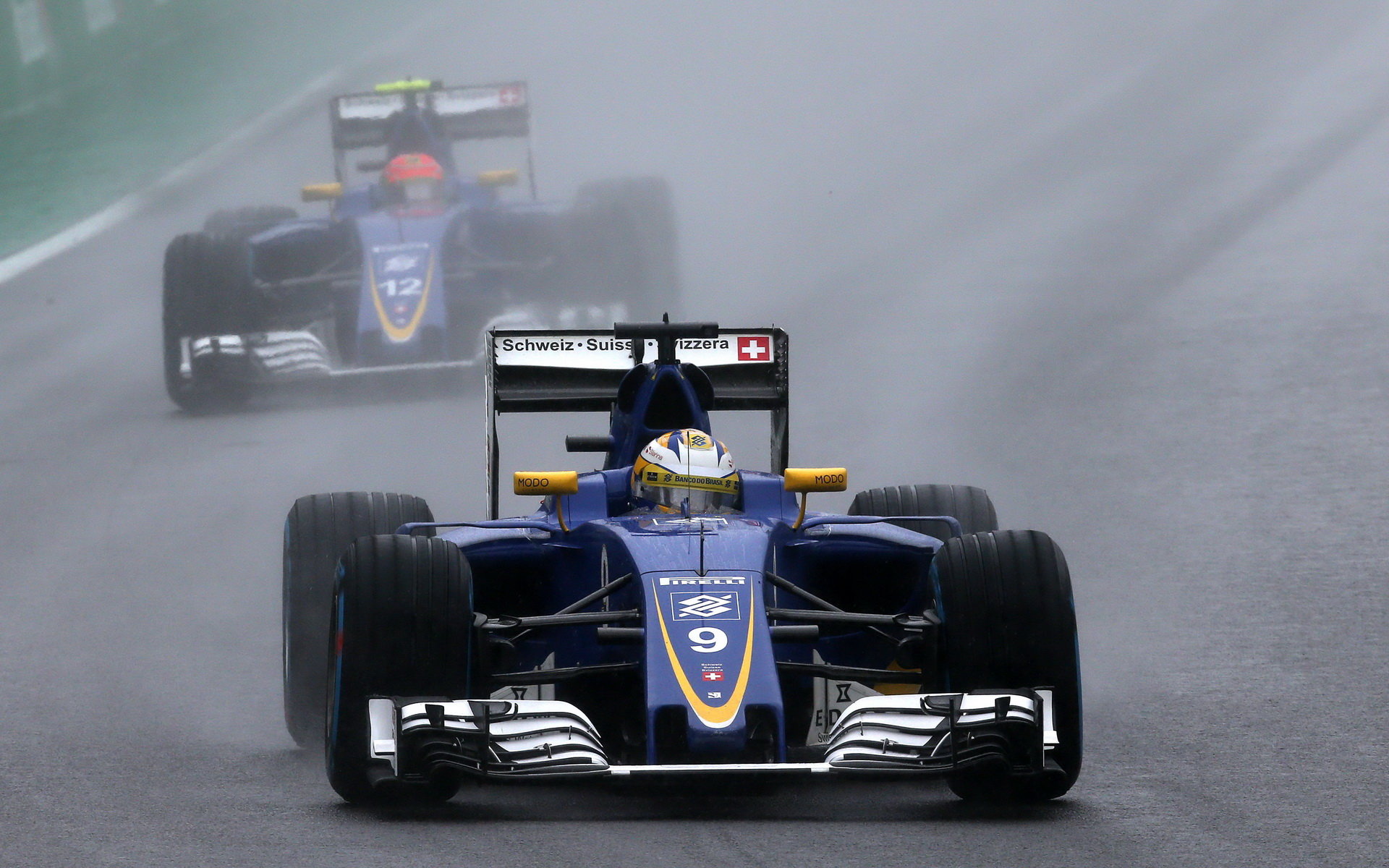 Marcus Ericsson a Felipe Nasr počas deštivého závodu v Brazílii