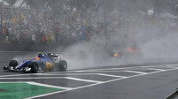 Felipe Nasr počas deštivého závodu v Brazílii