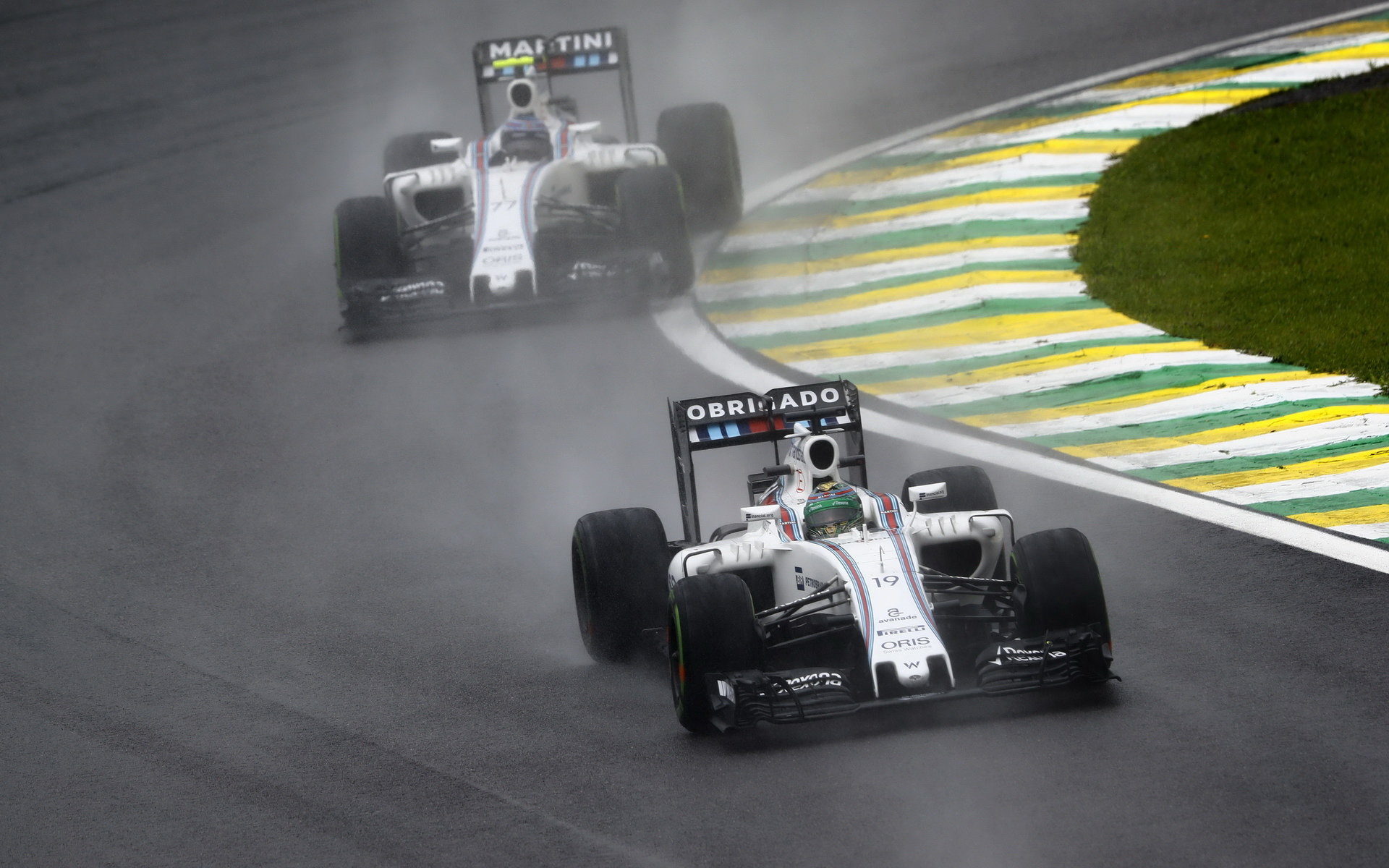 Felipe Massa před Valtterim Bottasem ve Velké ceně Brazílie