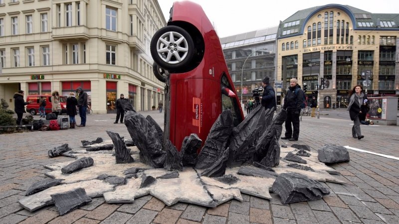 Nabouraná Toyota Prius v Berlíně - Grand Tour (TV pořad Amazonu)