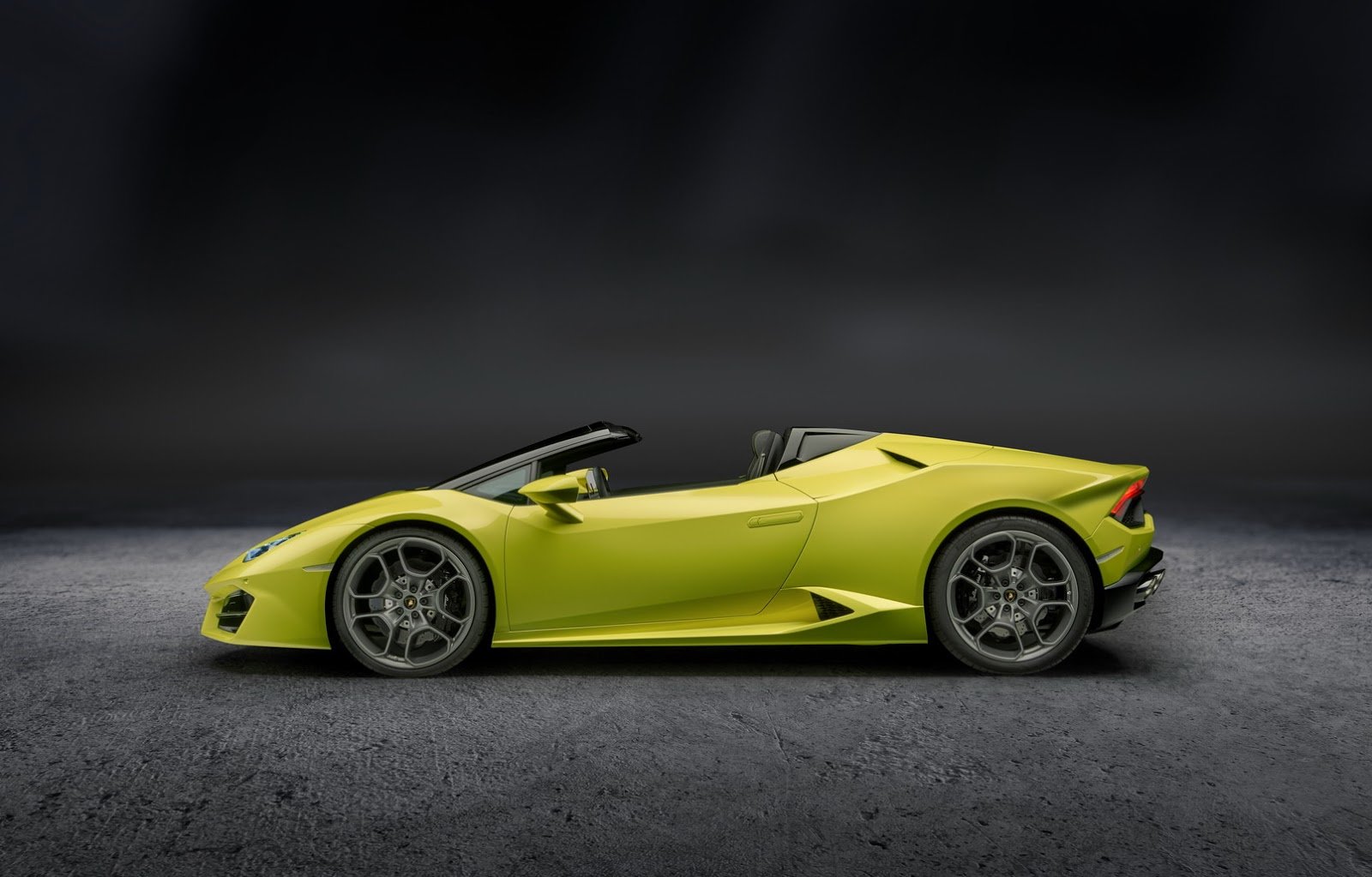 Lamborghini Huracán LP 580-2 Spyder má stejně jako kupé pohon zadních kol.