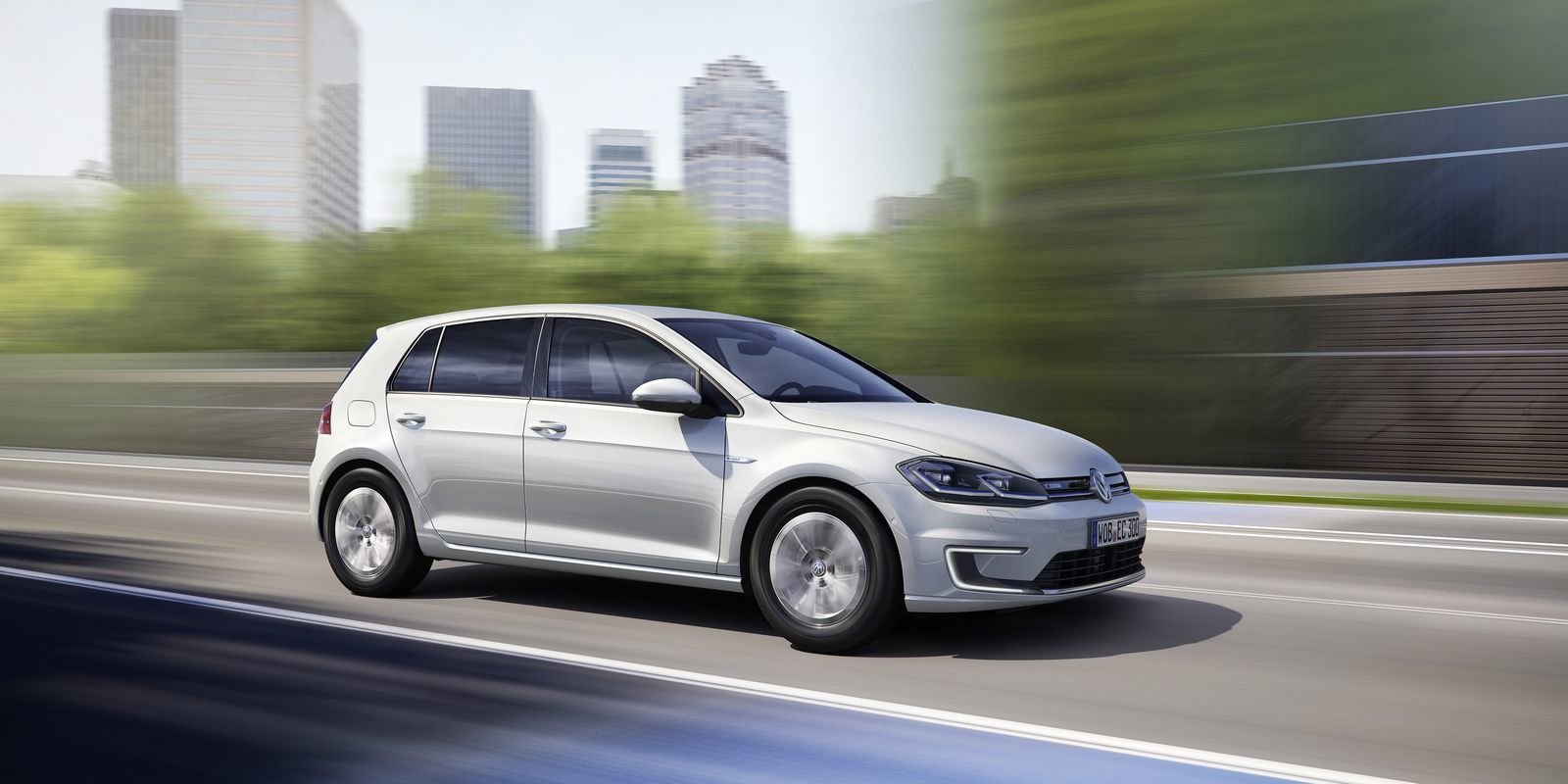 Volkswagen e-Golf zvýšil svůj dojezd i výkon.