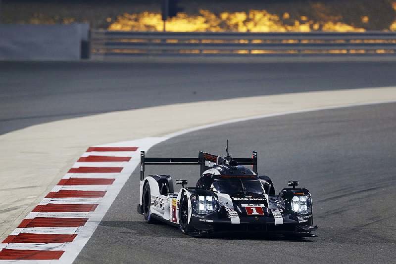 Porsche 919 Hybrid posádky Mark Webber Timo Bernhard, Brendon Hartley