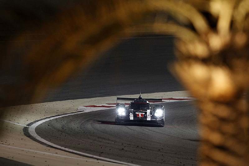 Porsche 919 Hybrid posádky Mark Webber Timo Bernhard, Brendon Hartley