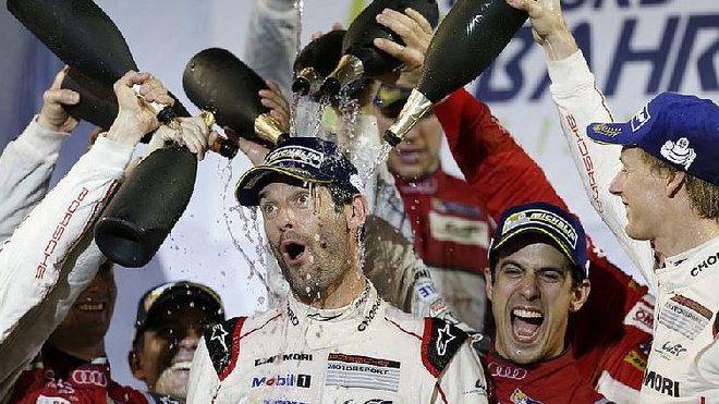 Mark Webber se se svou profesionální kariérou rozloučil třetím místem v Bahrajnu 2016