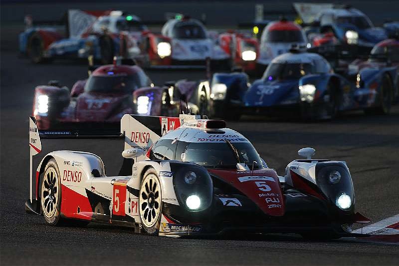 Toyota TS050 Hybrid posádky Anthony Davidson, Kazuki nakajima, Sébastien Buemi