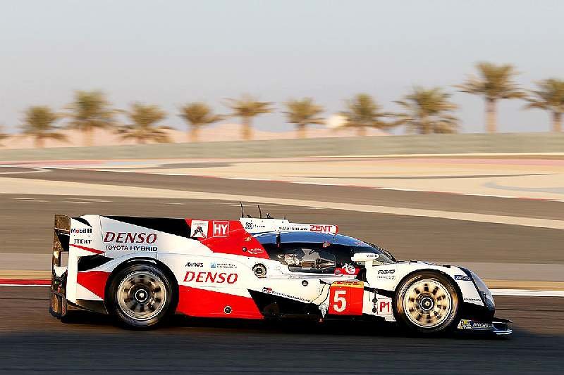 Toyota TS050 Hybrid posádky Anthony Davidson, Sébastien Buemi, Kazuki Nakajima