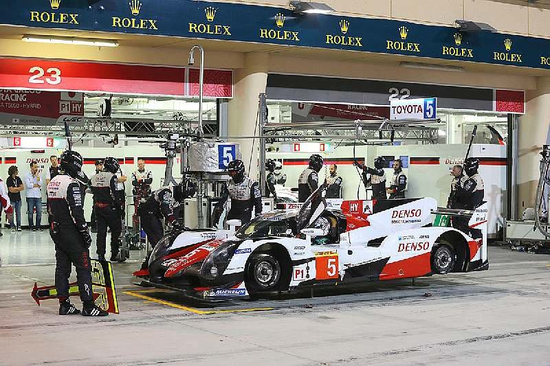 Toyota TS050 Hybrid posádky Anthony Davidson, Sébastien Buemi, Kazuki Nakajima