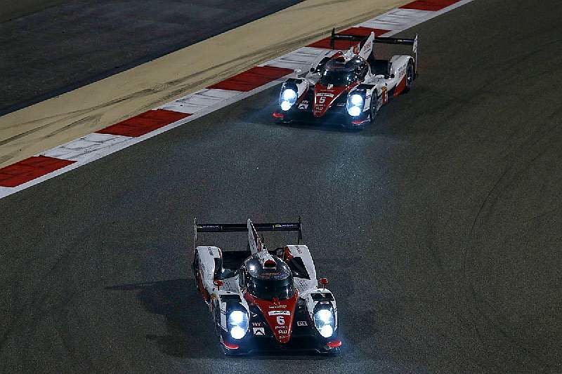 Toyota TS050 Hybrid posádky Stéphane Sarrazin, Kamui Kobayashi, Mike Conway