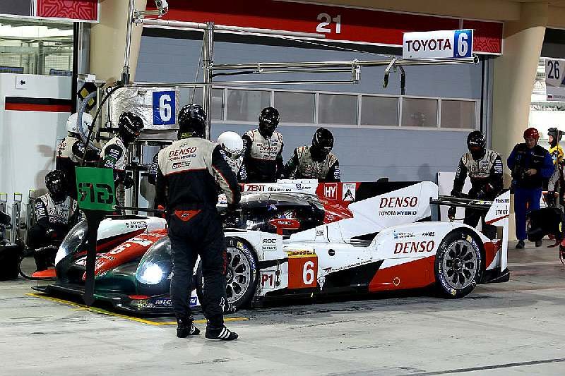 Toyota TS050 Hybrid posádky Stéphane Sarrazin, Kamui Kobayashi, Mike Conway