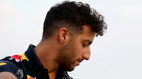 Daniel Ricciardo zůstává pro rok 2017 nohama pevně na zemi