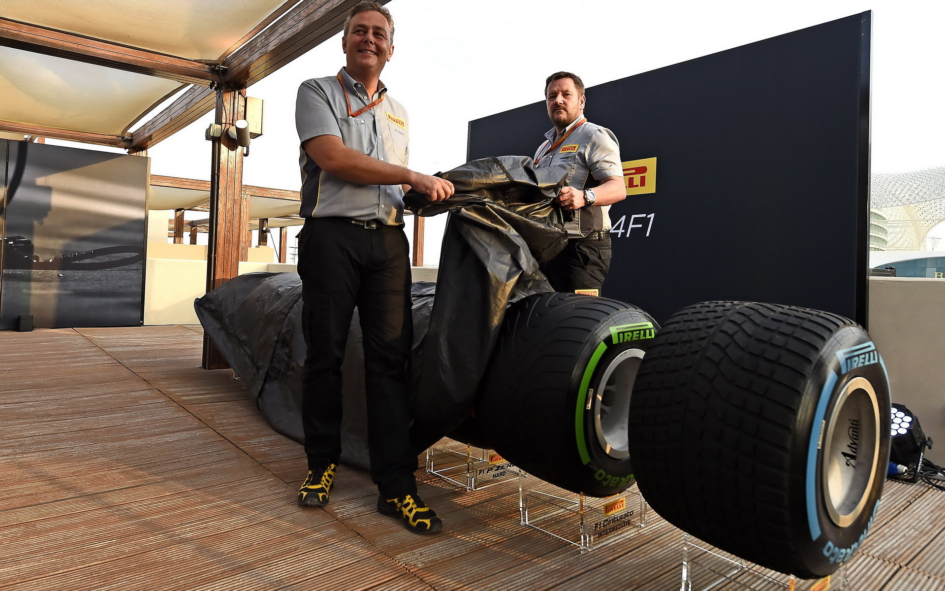 Mario Isola s Paulem Hemberym odhalují nové širší pneumatiky