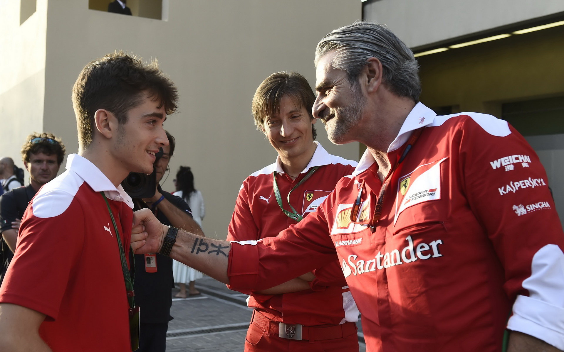 Charles Leclerc se šéfem Ferrari Mauriziem Arrivabenem