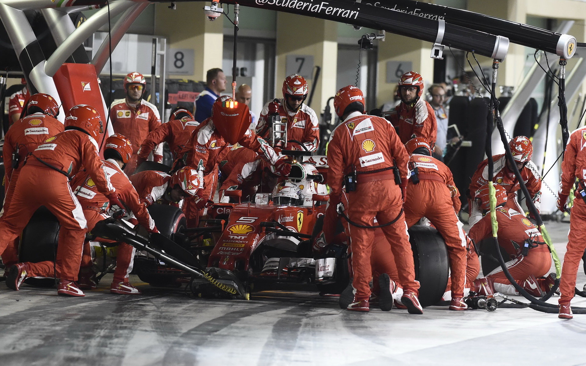 Výměna na ultraměkkou směs dala Vettelovi naději na vítězství