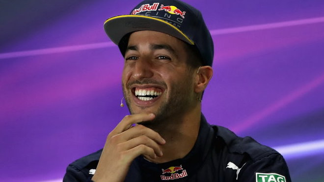 Daniel Ricciardo se sice usmívá, ale sezóna mu letos dávala dost zabrat
