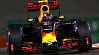 Max Verstappen v kvalifikaci v Abú Zabí