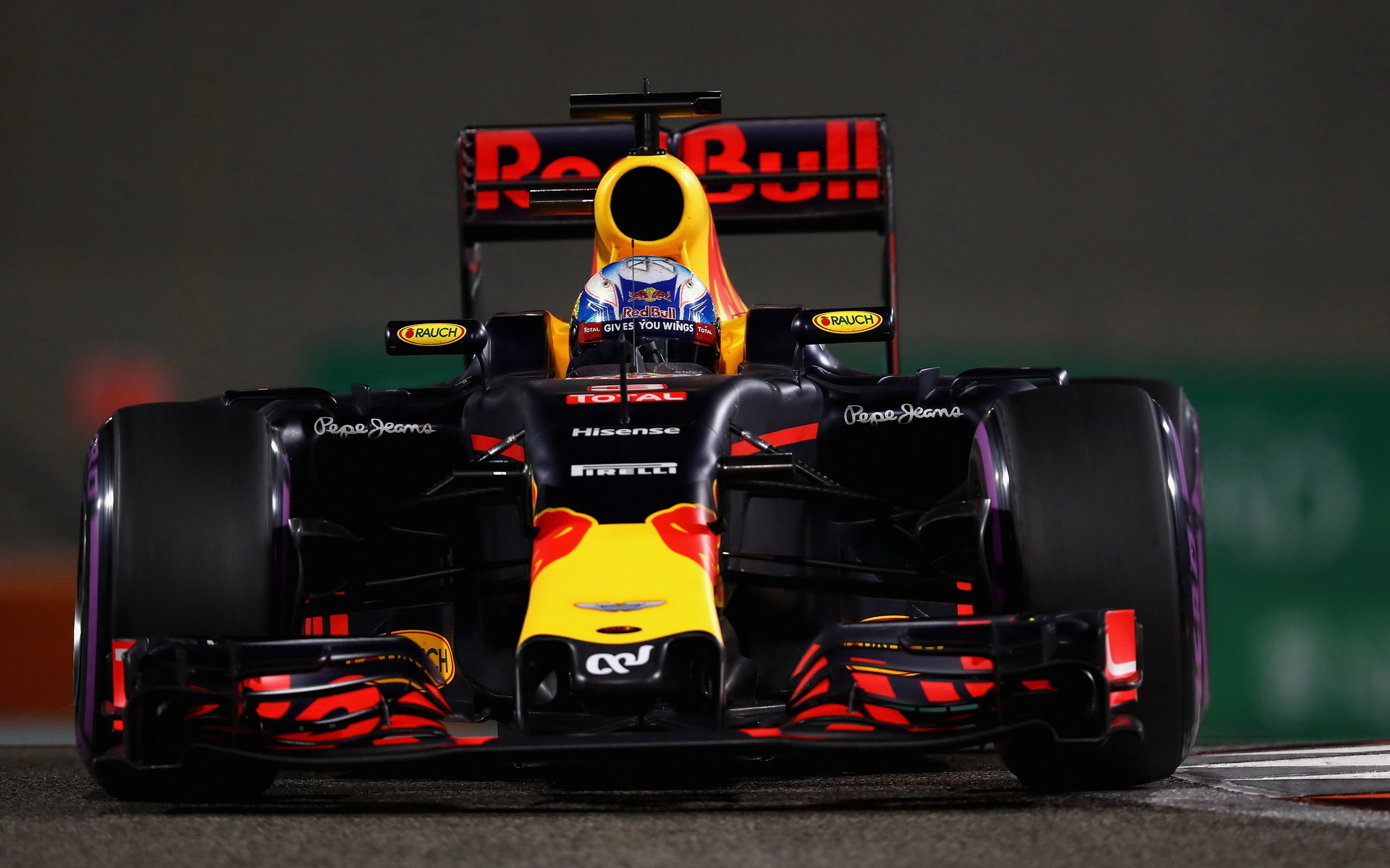 Daniel Ricciardo v kvalifikaci v Abú Zabí