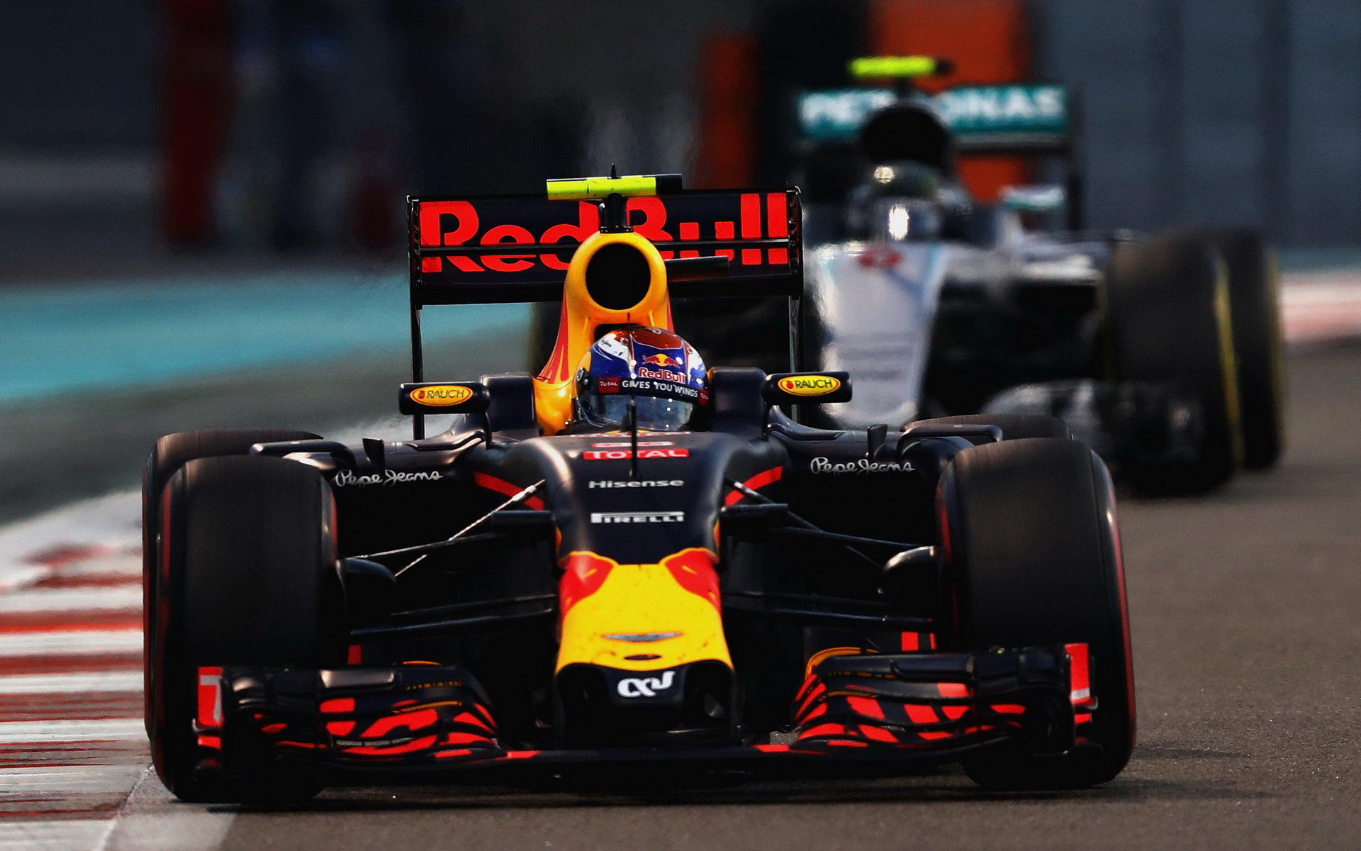 Red Bull nelibě nese náskok Mercedesu v oblasti výkonu pohonné jednotky