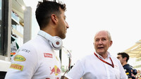 Daniel Ricciardo a Helmut Marko v Abú Zabí