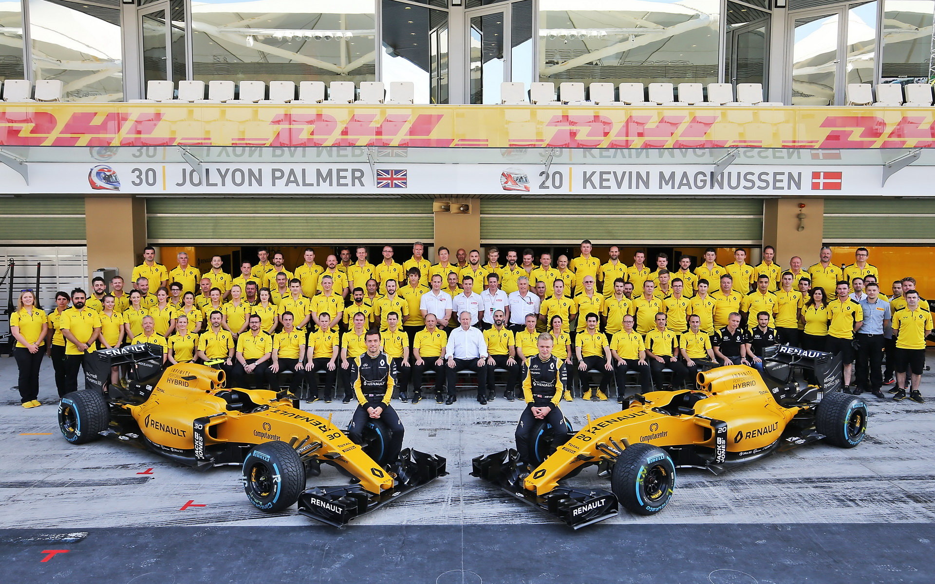 Hromadné foto týmu Renault v Abú Zabí